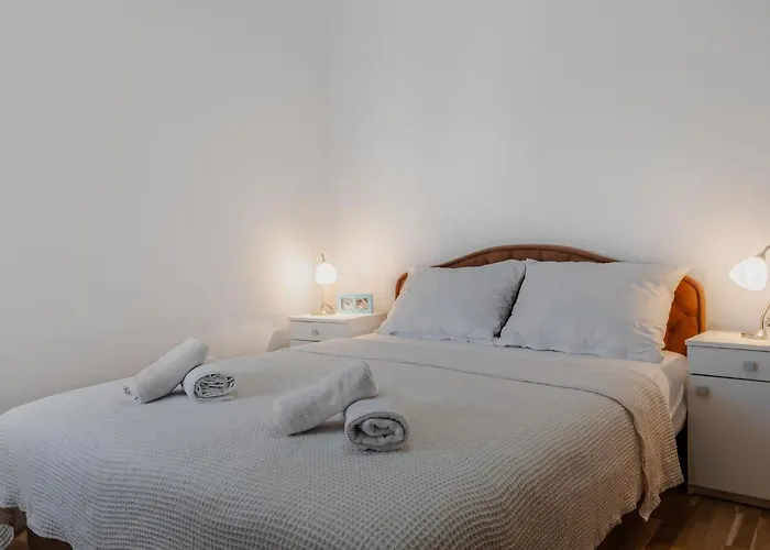 Josipovic 1 By Interhome Vir