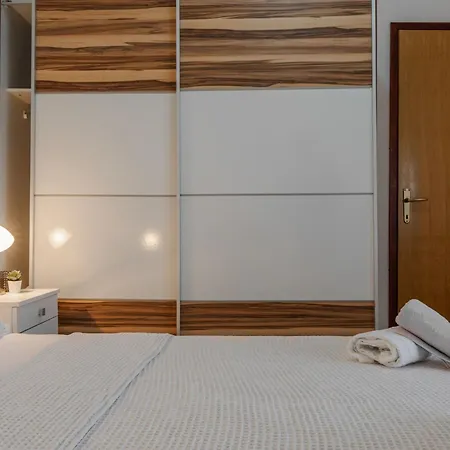 Josipovic 1 By Interhome Apartmán Vir